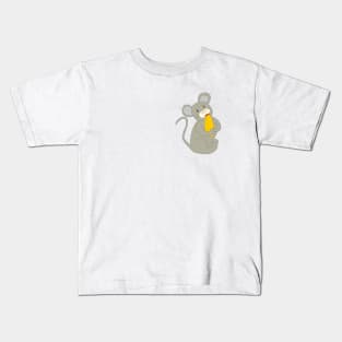 Mouse with a grain Kids T-Shirt